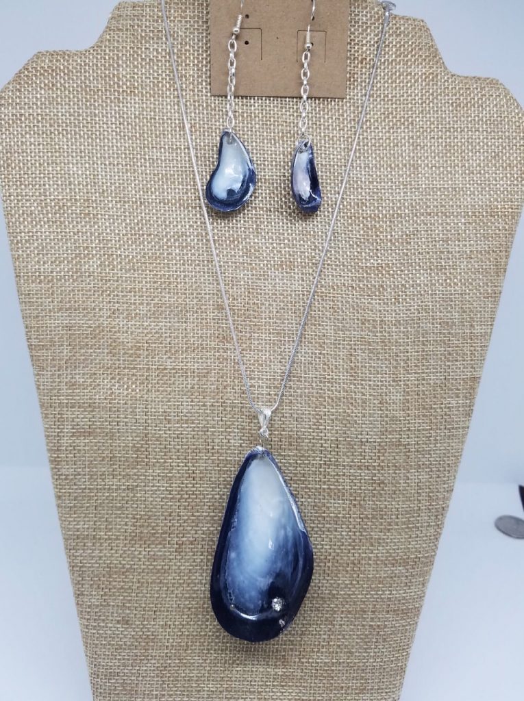 Muscle Shell on Sterling Necklace and Earring Set